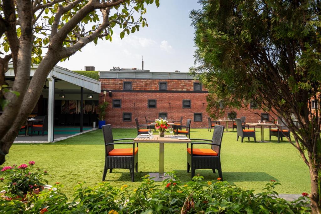 Dhaka Regency Hotel & Resort Dış mekan fotoğraf