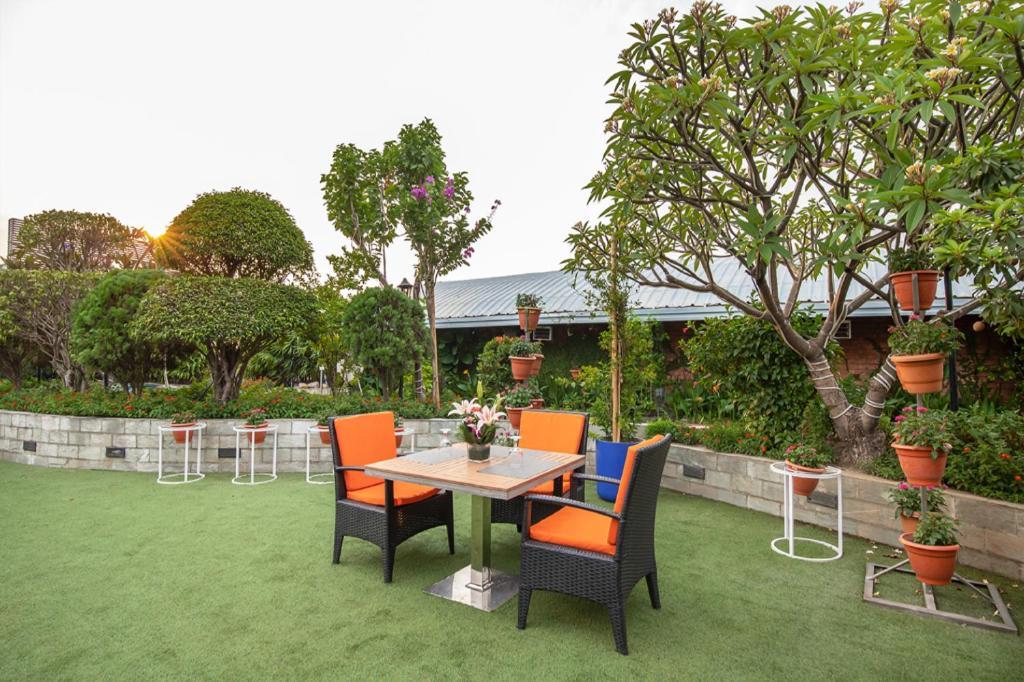Dhaka Regency Hotel & Resort Dış mekan fotoğraf