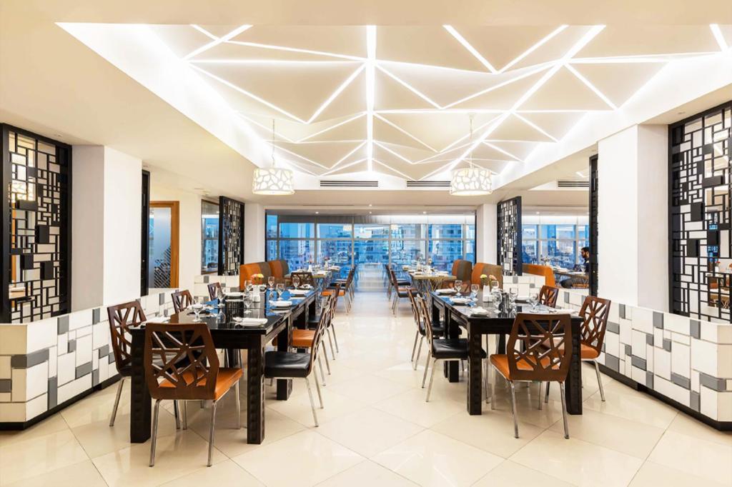 Dhaka Regency Hotel & Resort Dış mekan fotoğraf